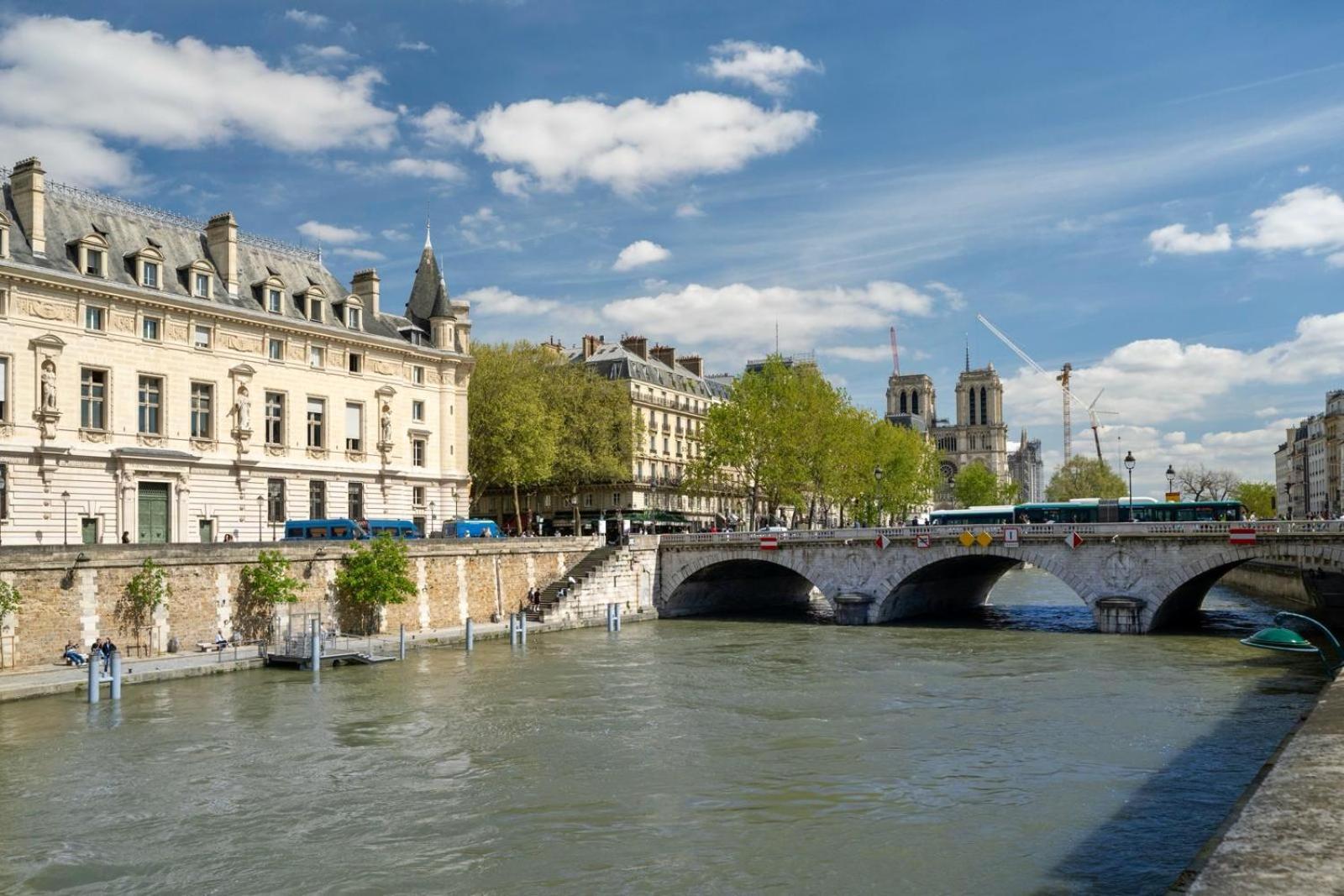 Appartement Quartier Notre Dame à Paris Extérieur photo